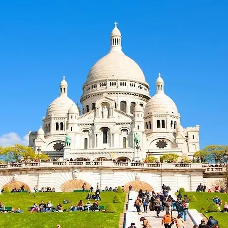 Montmartre & Metro District Lines 12 And 4 *